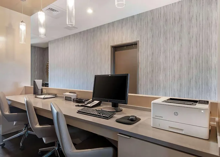 Best Western Plus Executive Residency Rigby'S Water World Hotel